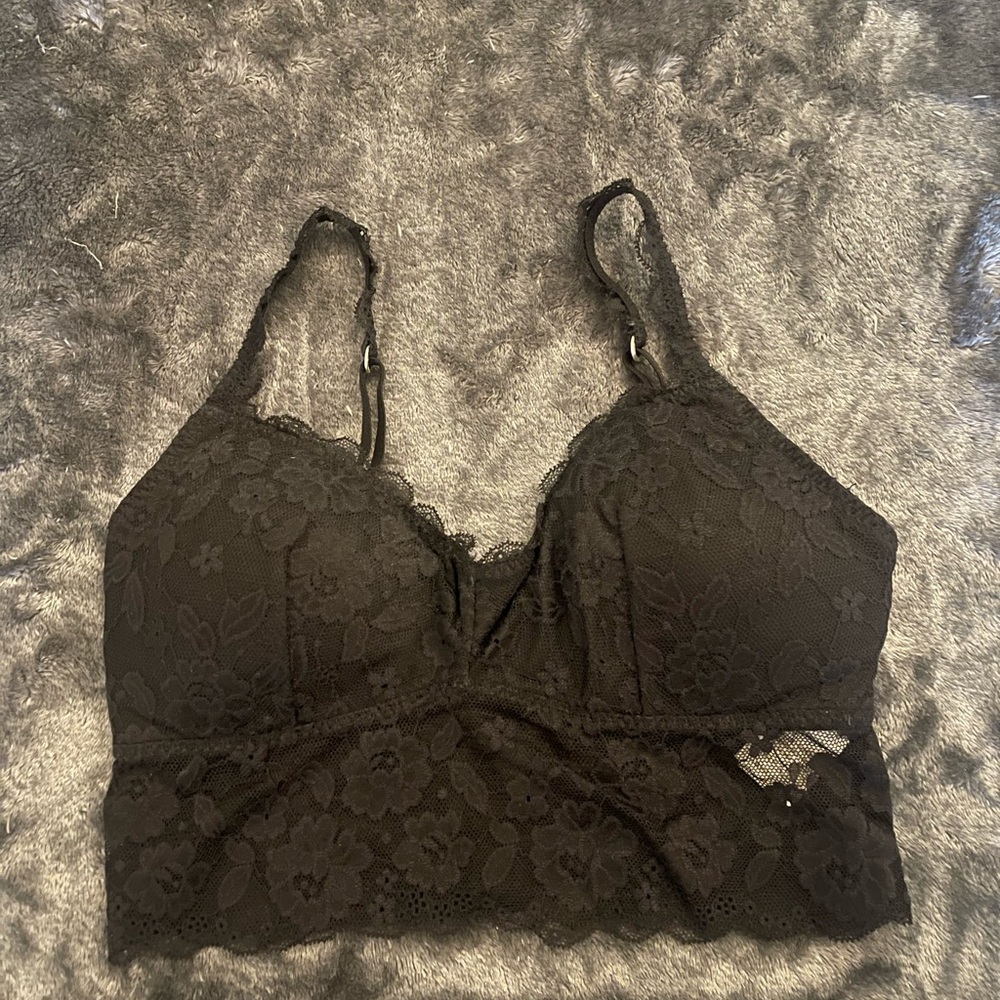 Black Hollister bralette.